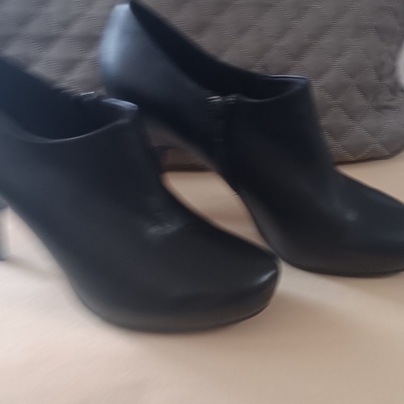 Worthington Black Leather Platform Ankle Booties Womens Size 9 - Picture 3 of 10